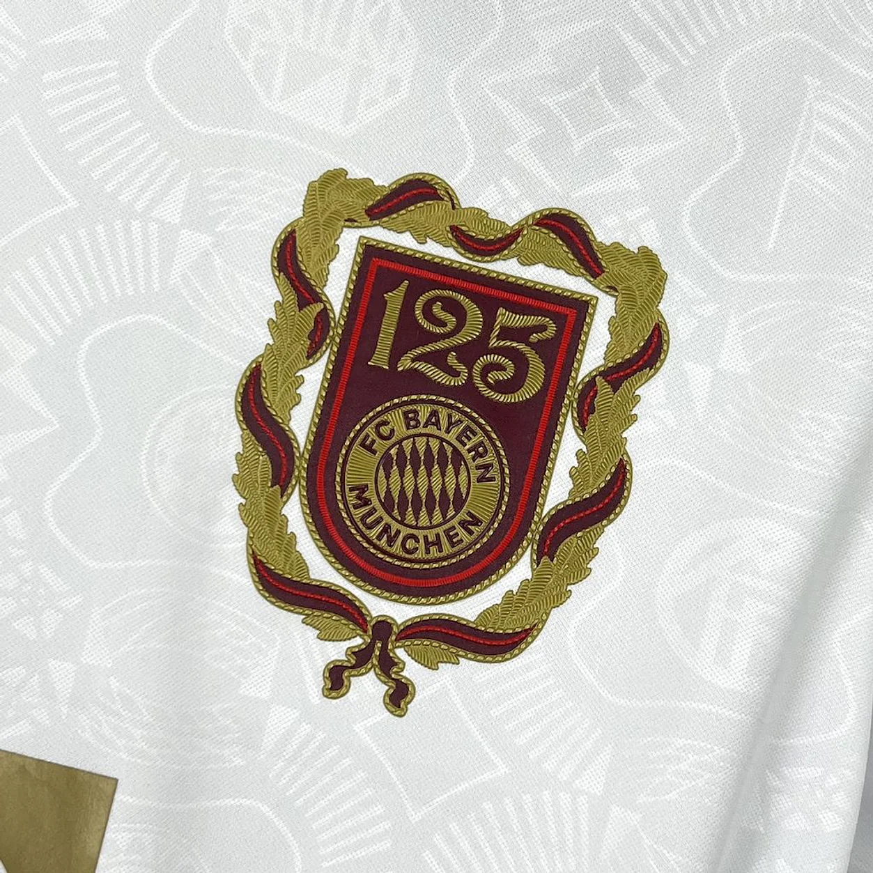 Bayern Munchen 125th White Annyversary Kit
